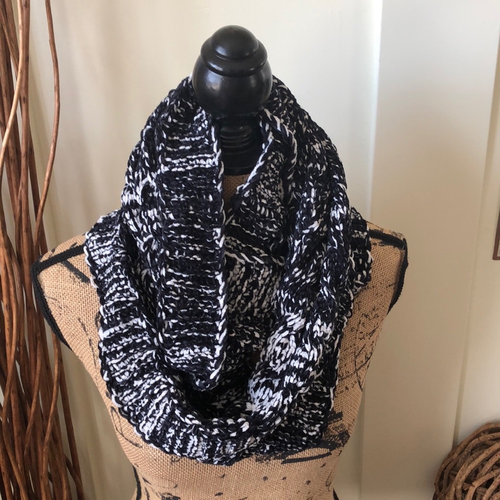 Sonoma The Supercozy Scarf in Black and White Marled Knit